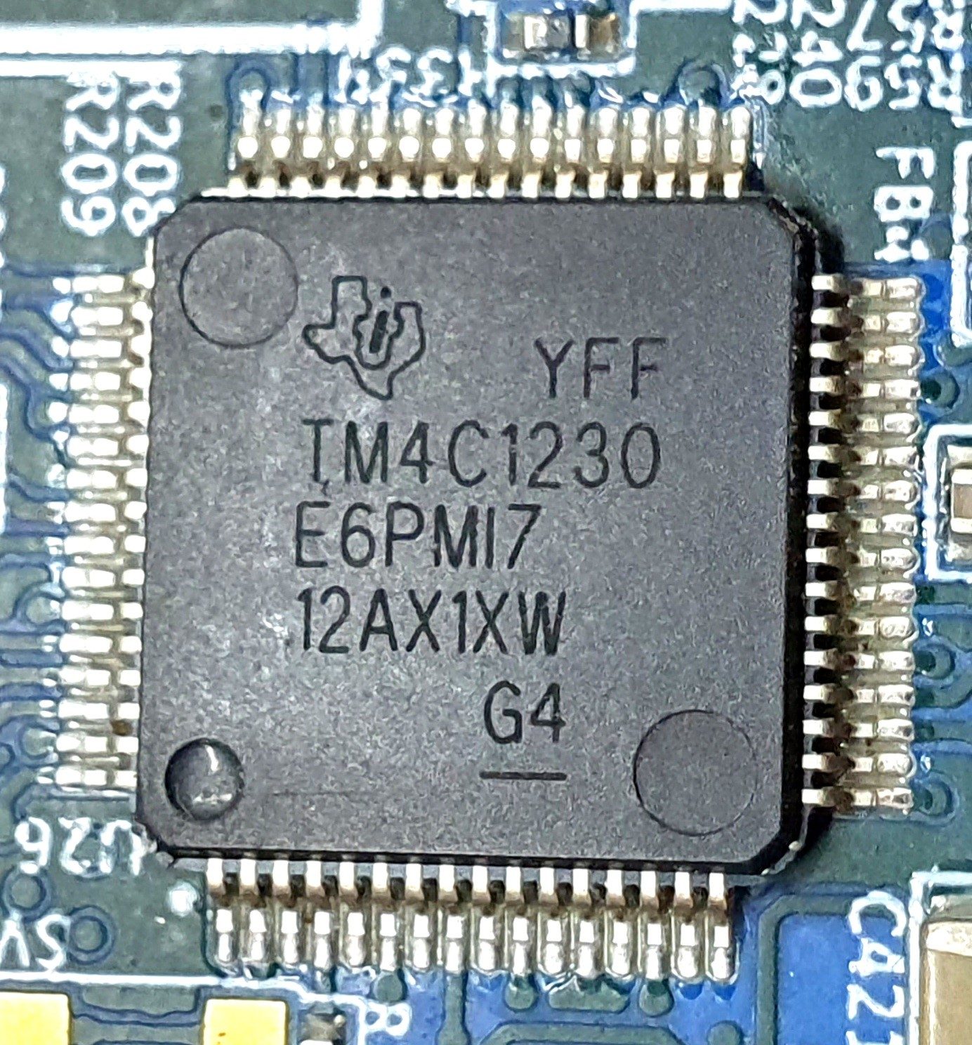 Microcontroller, marked серії TIVA TM4C1230 (E6PMI7 89C9R9W)