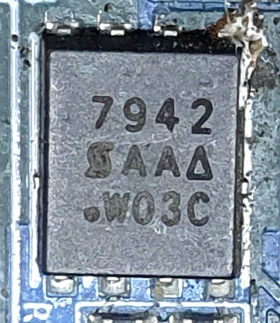 Integrated circuit, marked 7942 (5AA W03C)