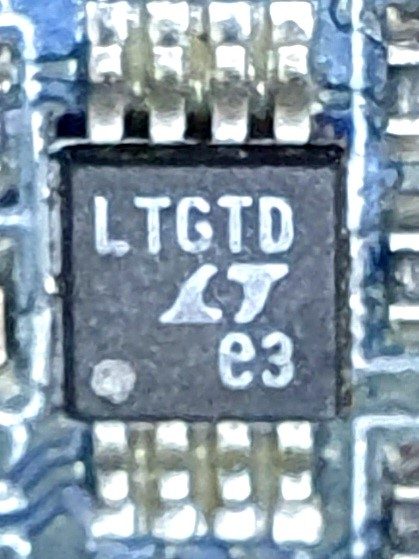 Integrated circuit, marked LTGTD E3 (мікроконтролер)