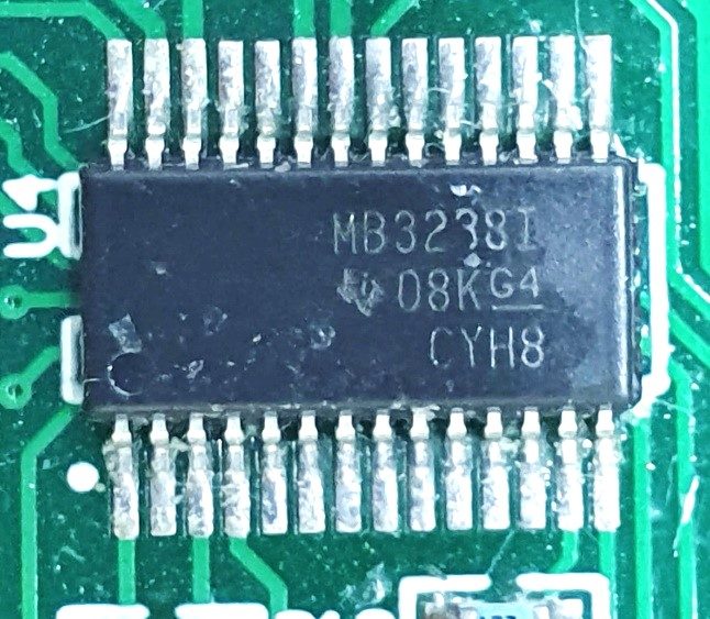 Multi-channel linear driver/receiver, marked MB3238I 08K G4 CYH8