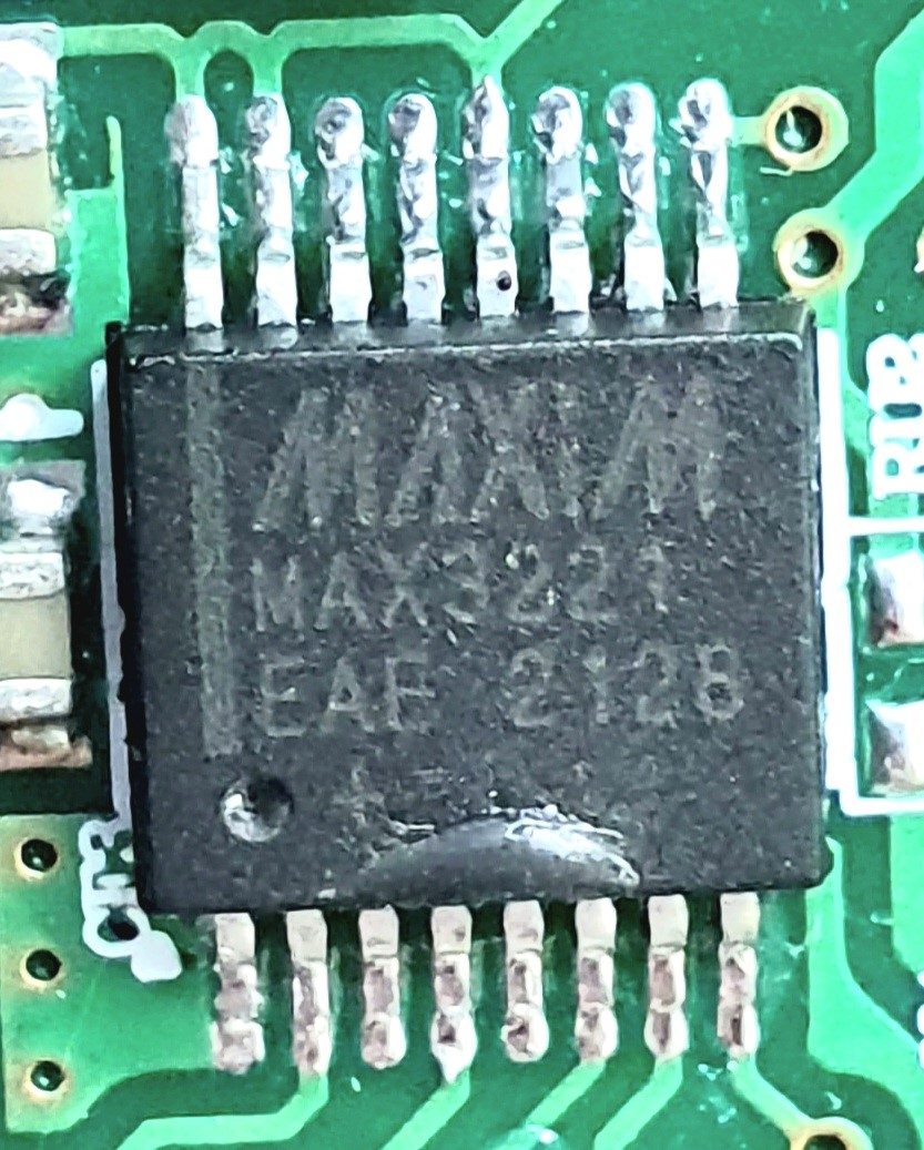 Transceiver, marked Maxim MAX3221 EAE 2128