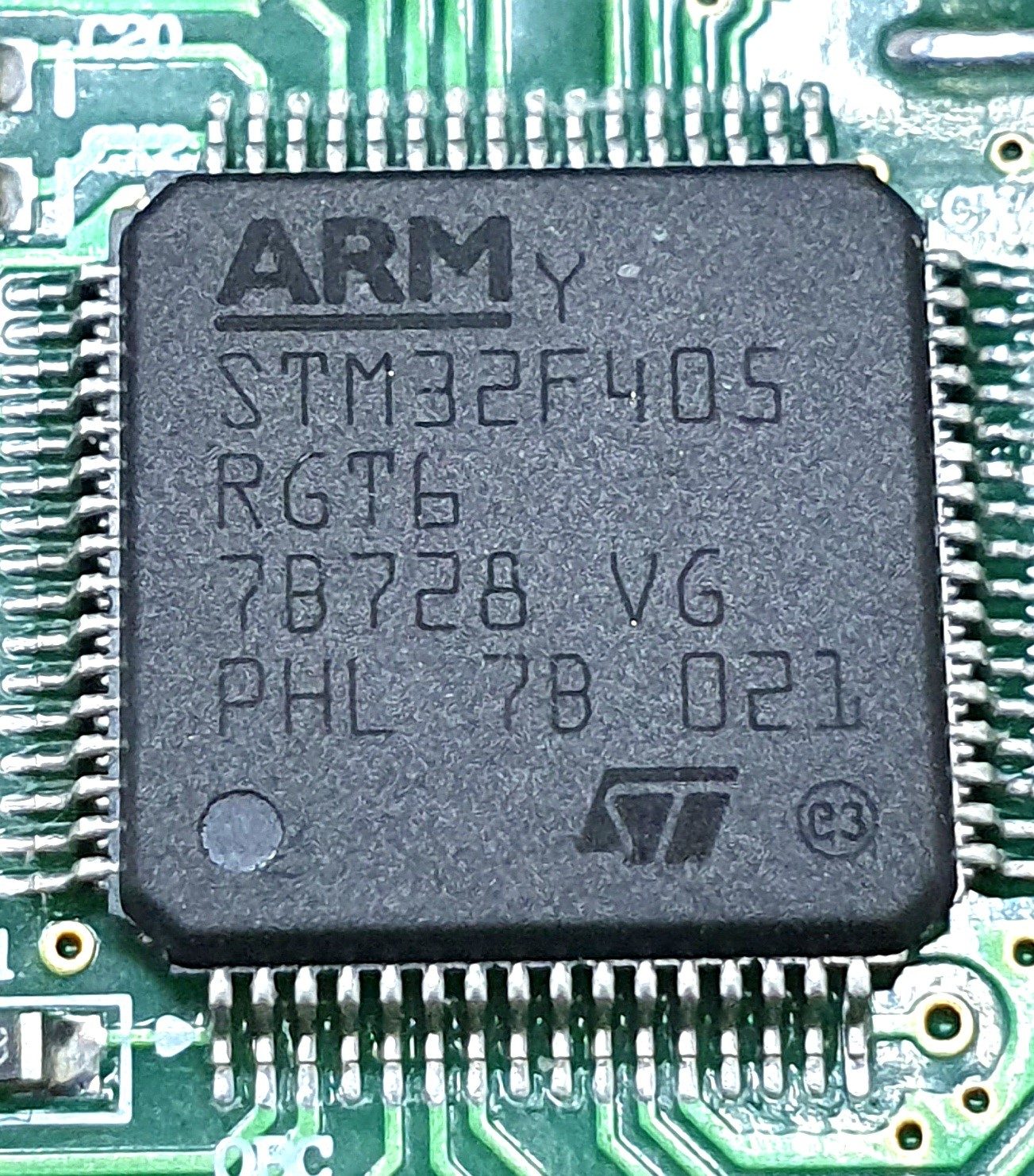 Microcontroller, marked STM32F405RGT6