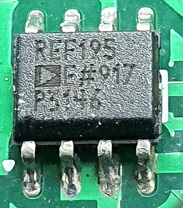 Micropower precision reference voltage source, marked REF195E