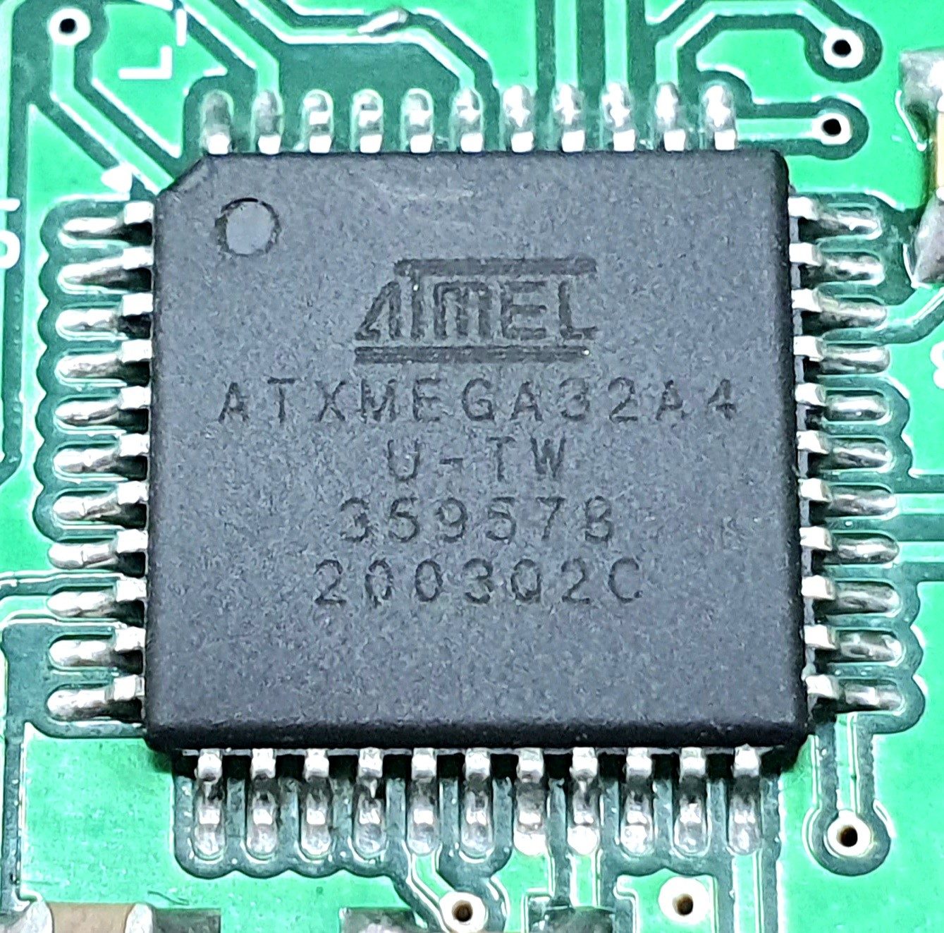 Microcontroller, marked ATXMEGA32A4 U-ТW 359578