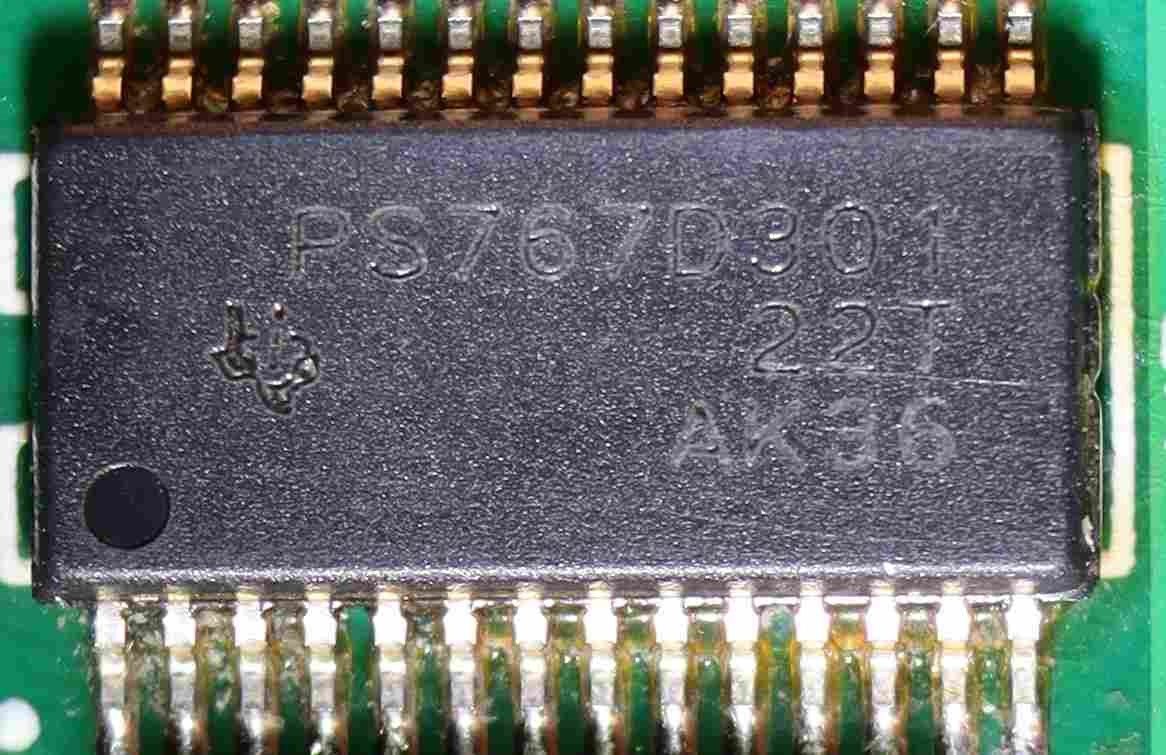 Voltage regulator with two outputs, marked PS767D301 22T AK36