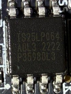 Flash memory, marked IS25LP064 ABL3 2222 P2876401