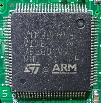 Microcontroller 32-bit, marked STM32H743VIT6 7B38U VQ PHL 7B 324