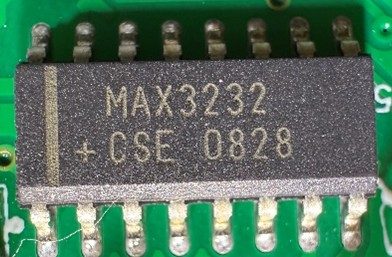 Multichannel RS-232 line driver and receiver, marked MAX3232 +CSE 0828