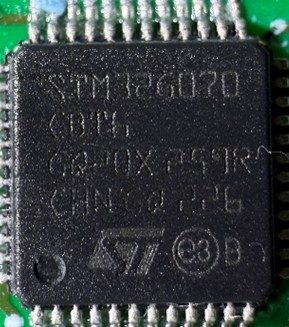 Microcontroller 32-bit, marked STM32G070CBT6 GQ20X259R CHN GQ 226