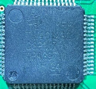 Microcontroller 32-bit, marked TM4C1230C3PM TM4C1230 C3PMI7 43A697W G4