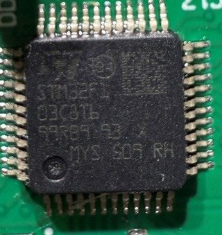 Microcontroller 32-bit, marked STM32F103C8T6 99RB9 93 X MYS 509 RH