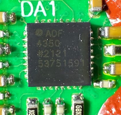 Wideband synthesizer with integrated VCO, marked ADF4350 #2121 53751591