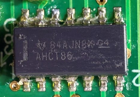 Quadruple 2-Input Exclusive-OR Gate, marked SN74AHCT86 84AJN8X G4 AHCT86