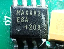 Linear regulator, marked MAX883 ESA +208