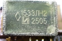 TTL series digital transistor logic integrated circuit with schottky diodes, marked 1533ЛН1 2505