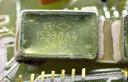 TTL series digital transistor logic integrated circuit with schottky diodes, marked 1533ЛА4 2415