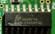 Differential line driver with 3-way output, marked 09SFFT8 A26LV32EMP G4