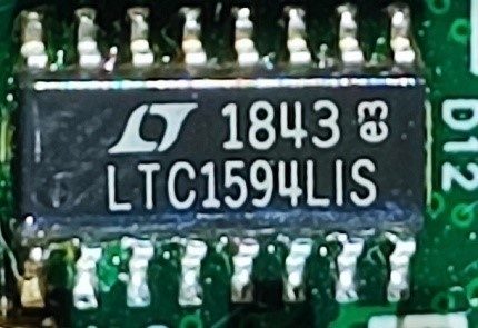 8-channel 12-bit analog-to-digital converter, marked LTC1594LIS