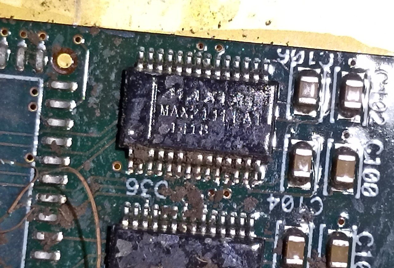Microcircuit, marked MAX211EEAI