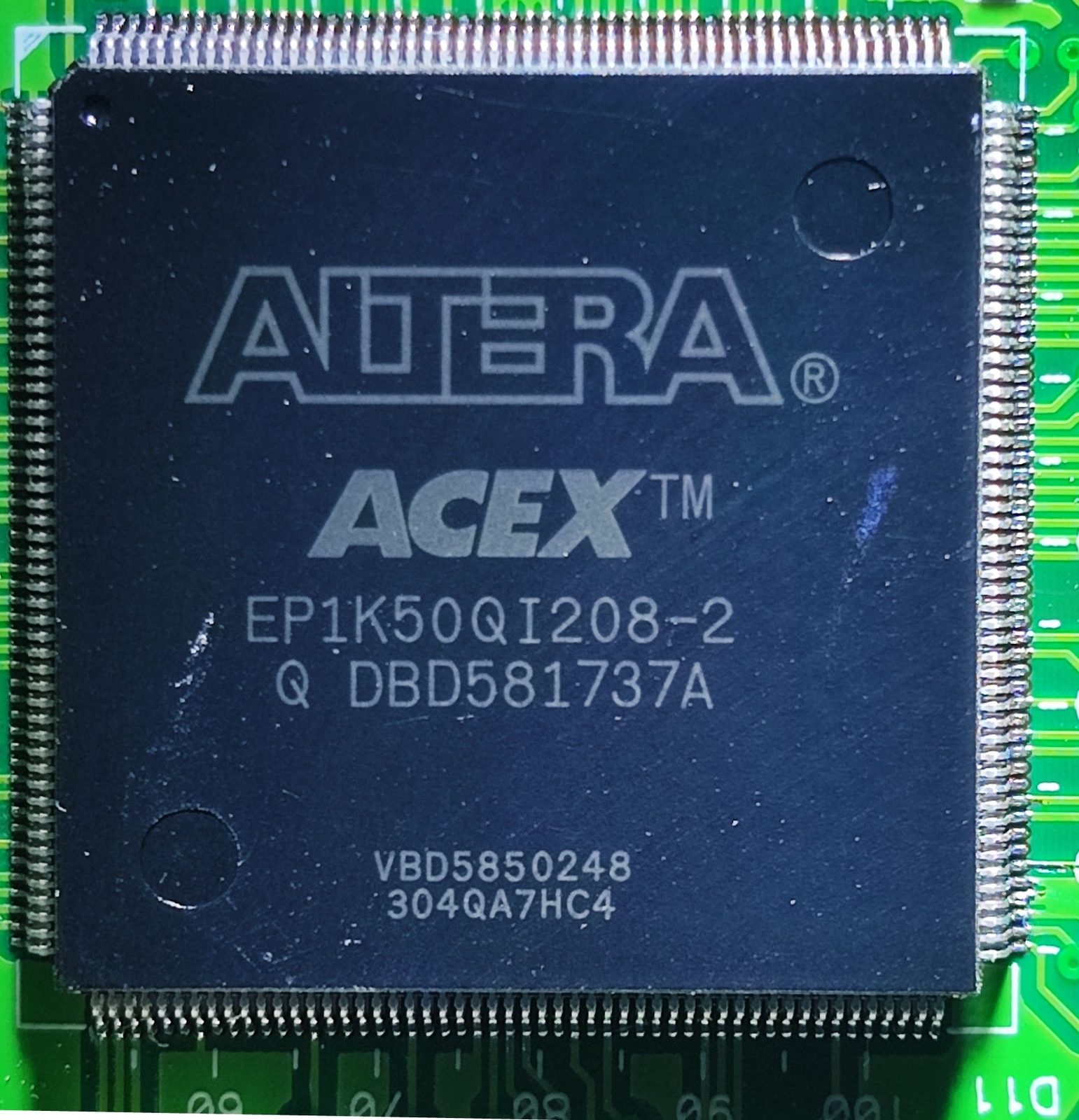 Programmable logic device, marked EP1K50Q1208-2 Q DBD581737A VBD5850248 304QA7HC4