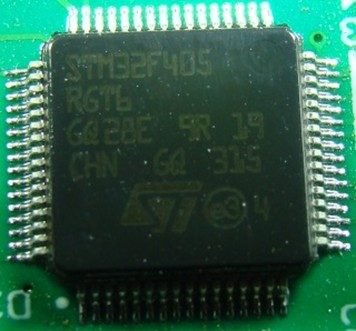 Microcontroller 32-bit, marked STM32F405RGT6 GQ28E 9R 19 CHN GQ 315