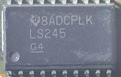 8-channel bus transceiver with 3 outputs — photo