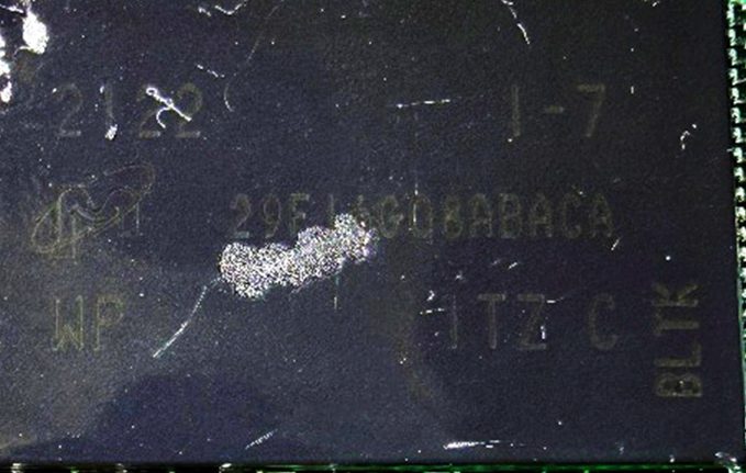 Memory chip, marked 2122 1-7 29F64G08ABACA WP ITZ C BLTK