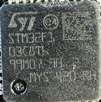 Microcontroller, marked STM32F1 03C8T6 99M07 9H 7 MYS 420 RH
