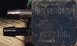 Two-port differential pressure sensor, marked MPXV5004DP KCR230D
