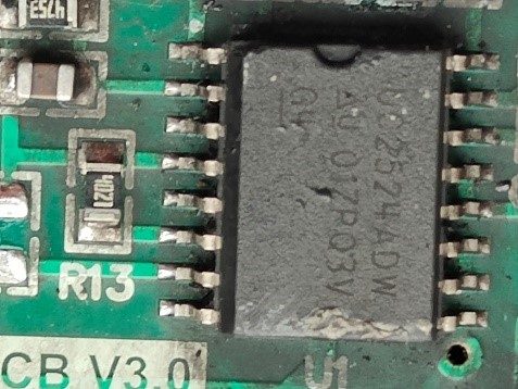 Advanced regulating pulse width modulator, marked UC2524ADW 017PQ3V