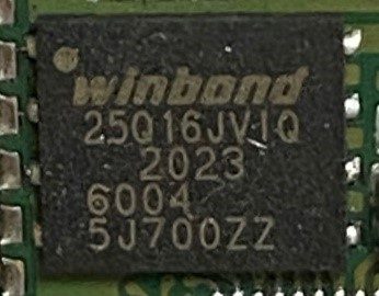 Serial flash memory (16 Mbit), marked 25Q16JVIQ 2023 6004 5J700ZZ