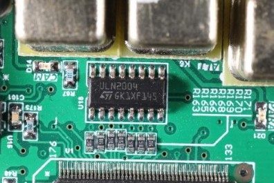 Transistor, marked ULN2004
